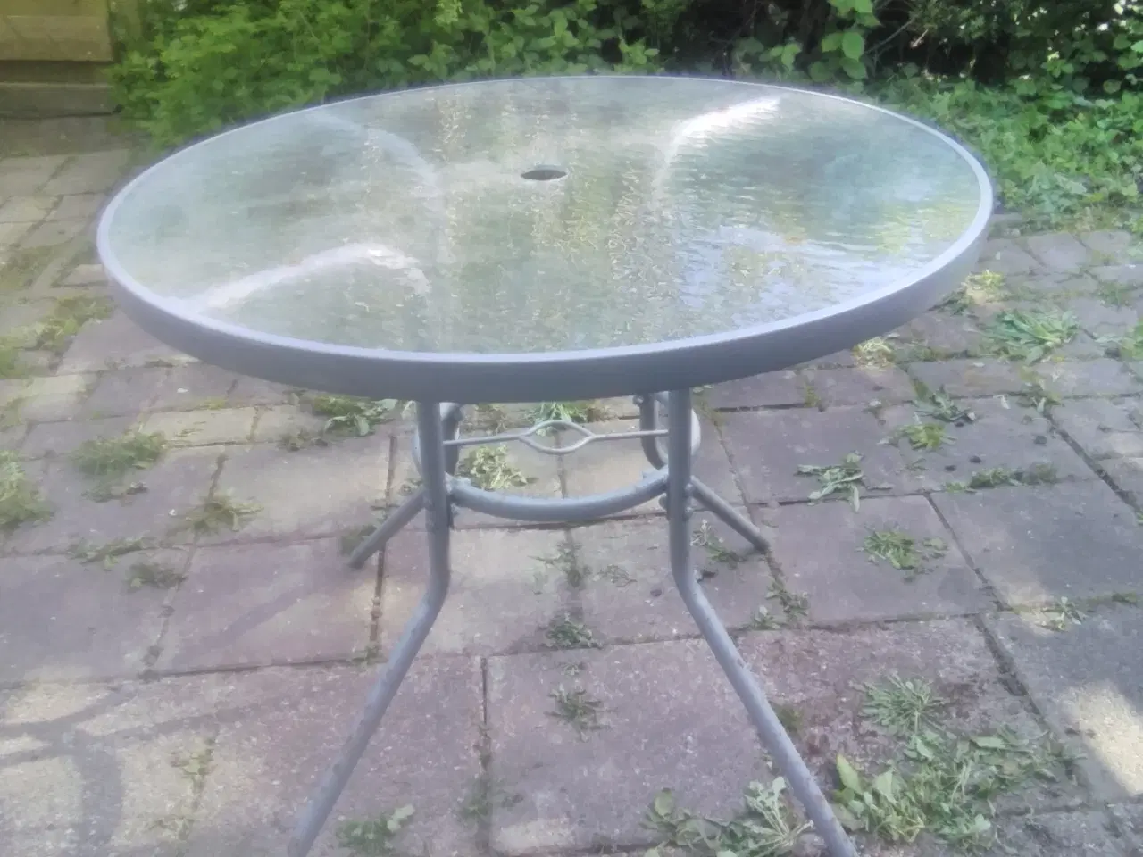 Billede 1 - havebord (glas og jern) Ø85cm