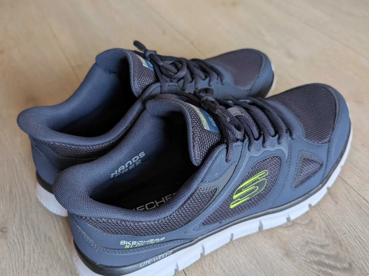 Billede 3 - SKECHERS SLIP - INS sko. Lite - Weicht.