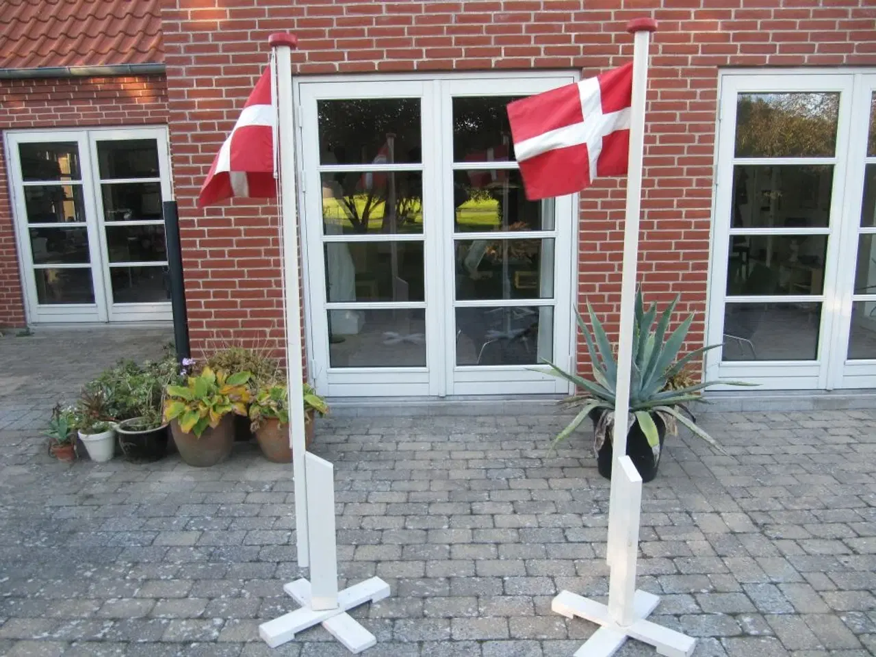 Billede 1 - Flagstænger med flag