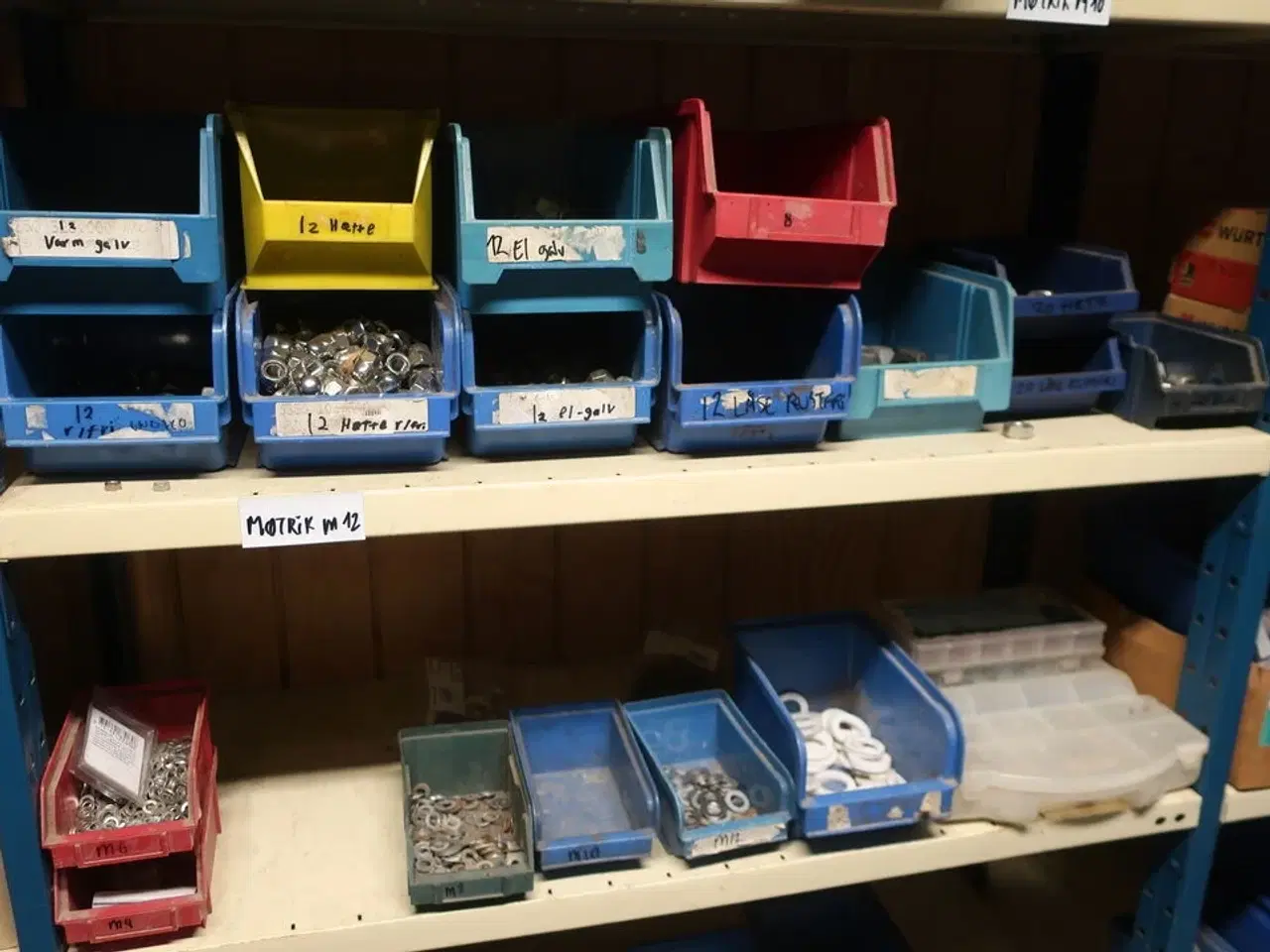 Billede 17 - 4 fag reoler inkl. indhold (se billeder)