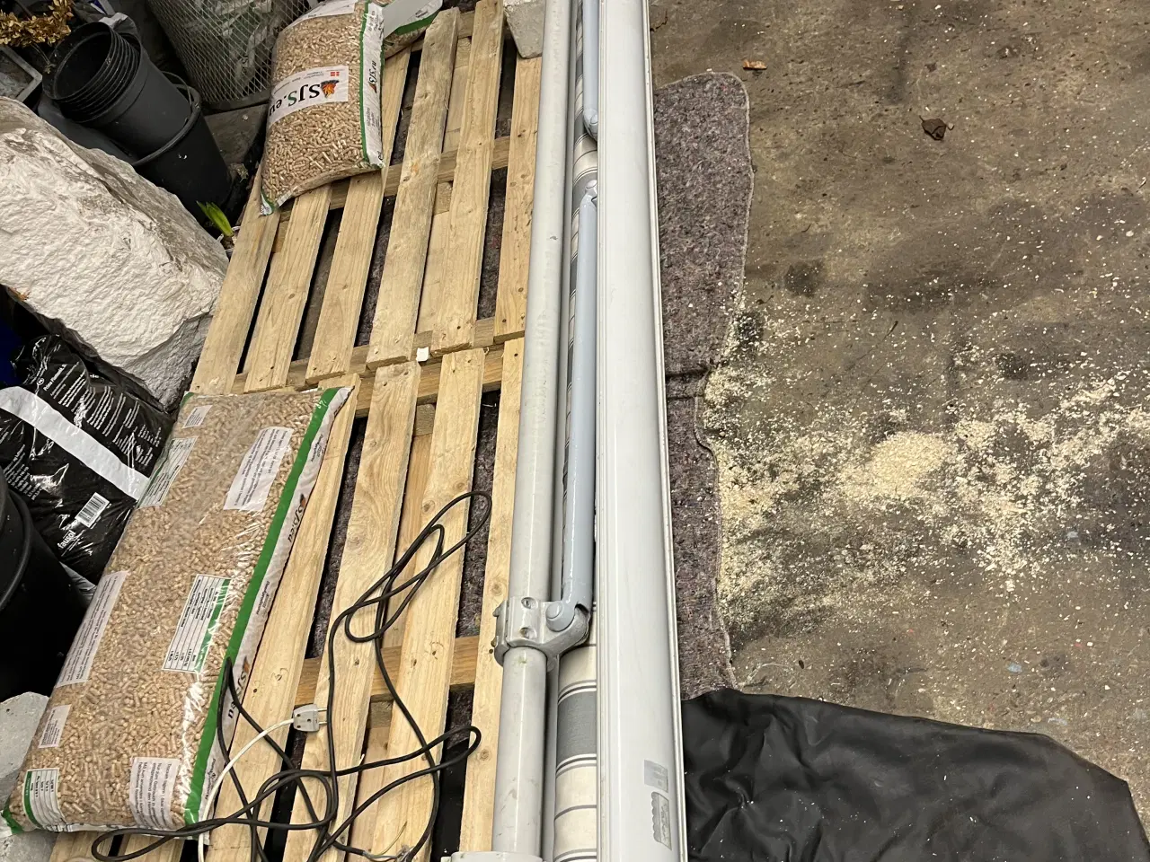 Billede 2 - Markise meget flot og med fjernbetjening