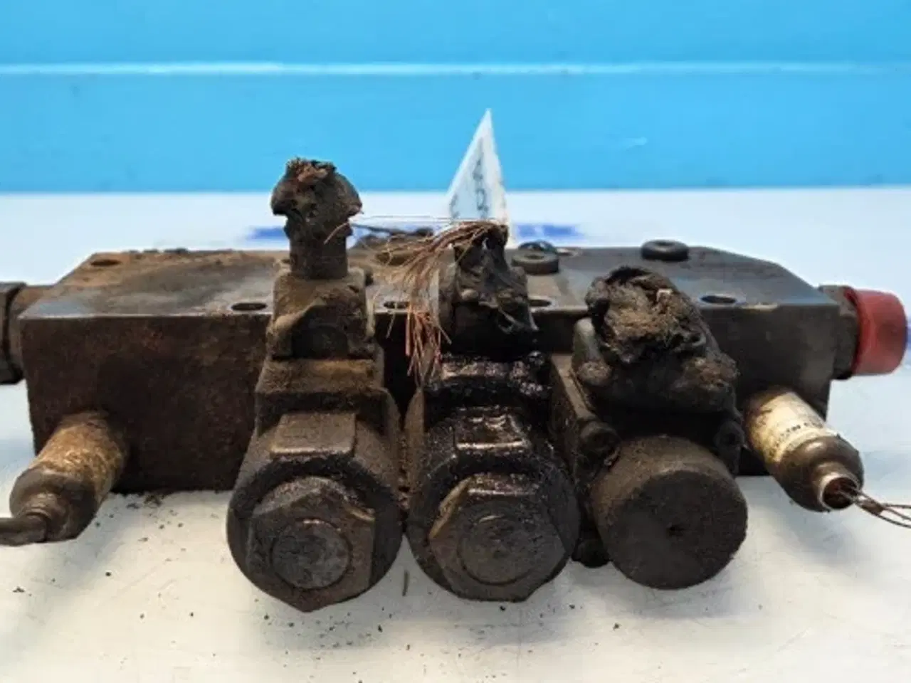 Billede 3 - Valtra  S394   Ventil   G954100600011