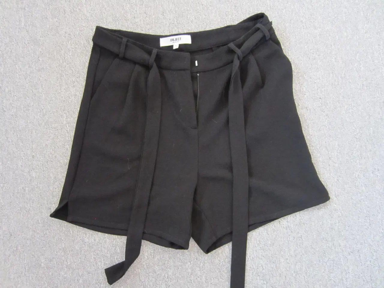 Billede 1 - Flotte sorte shorts i str. 38 fra Object