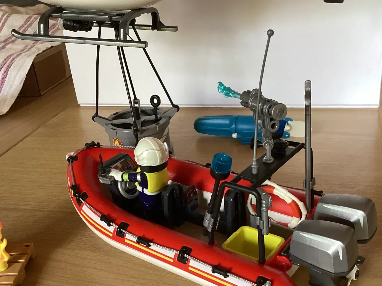 Billede 3 - Playmobil nr. 70335 Brandberedskab med helikopter 