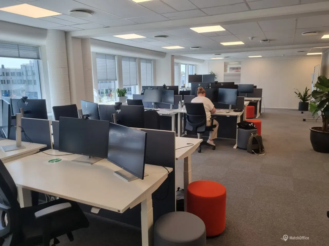 Billede 12 - Lager/værksted i stueplan med porte