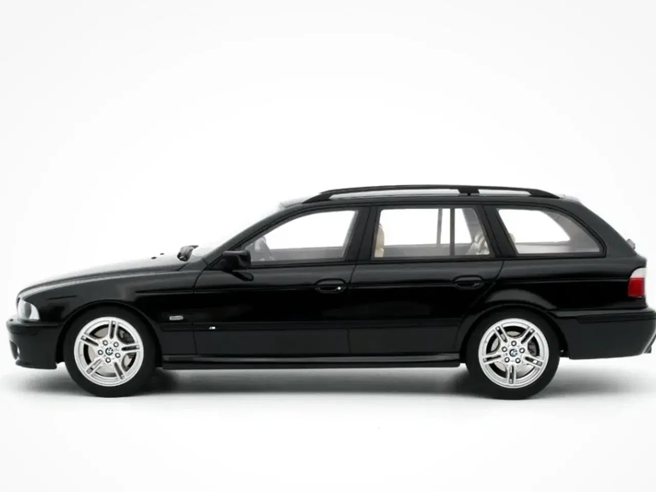 Billede 2 - 1:18 BMW 540i E39 Touring 1987 M-packing