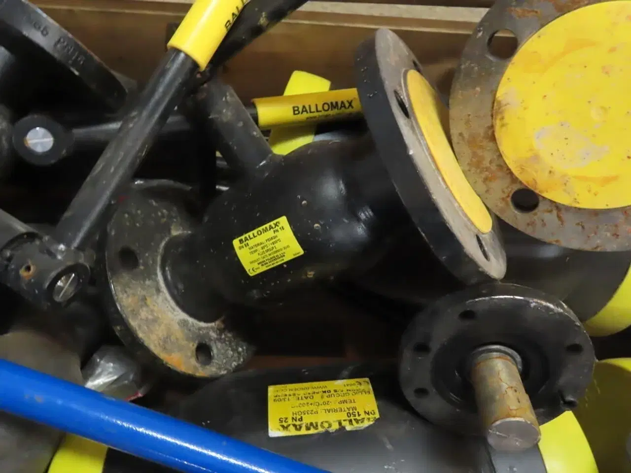 Billede 3 - Palle med div. Store Kuglehaner