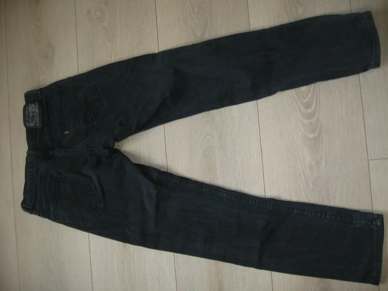 Billede 2 - Levi's str 28/30 herremodel