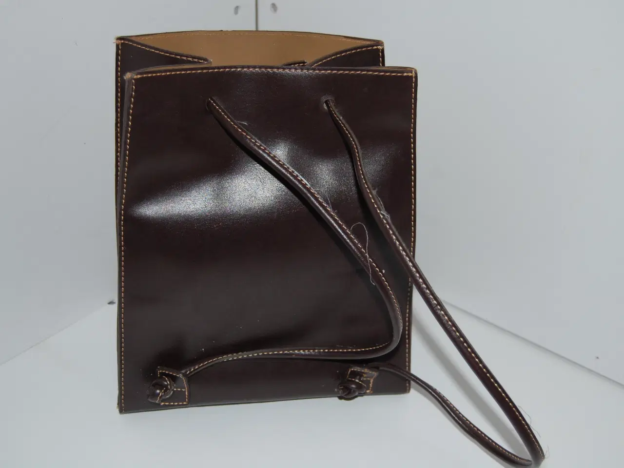 Billede 2 - Taske 22 x 30 cm. der også kanb bruges som rygsæk