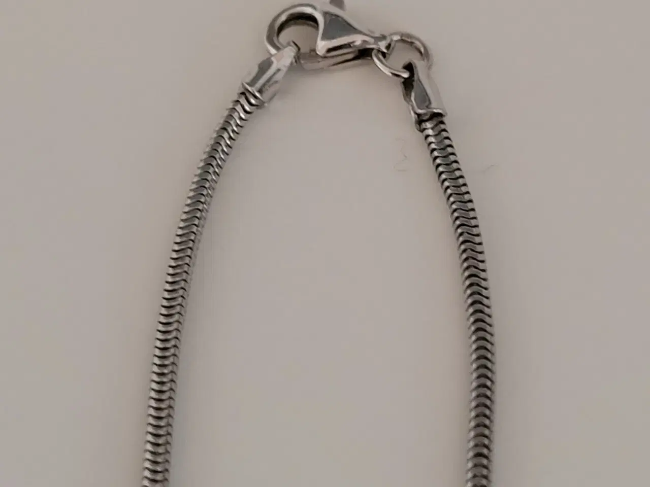 Billede 4 - Halskæde i sølv med 2 små sten