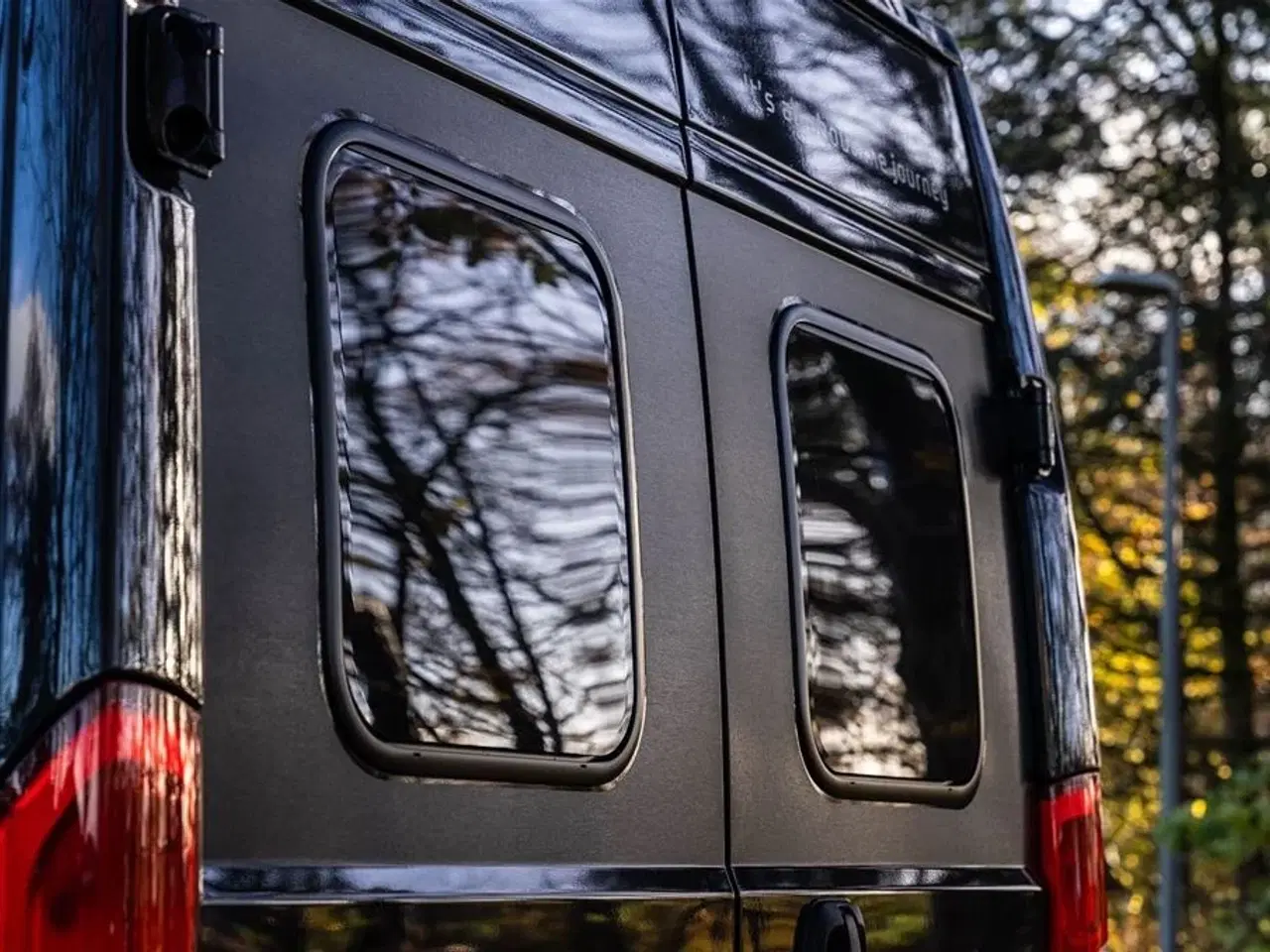 Billede 50 - 2026 - Tourne 6.4 Cruise aut. gear - Black   Den originale Tourne med langsgående senge