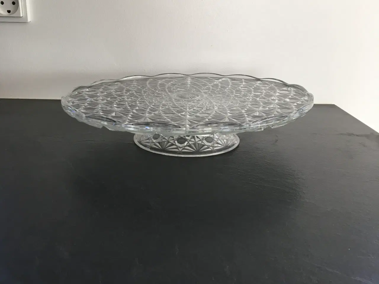 Billede 2 - Elegant krystal glas kagefad på fod til servering