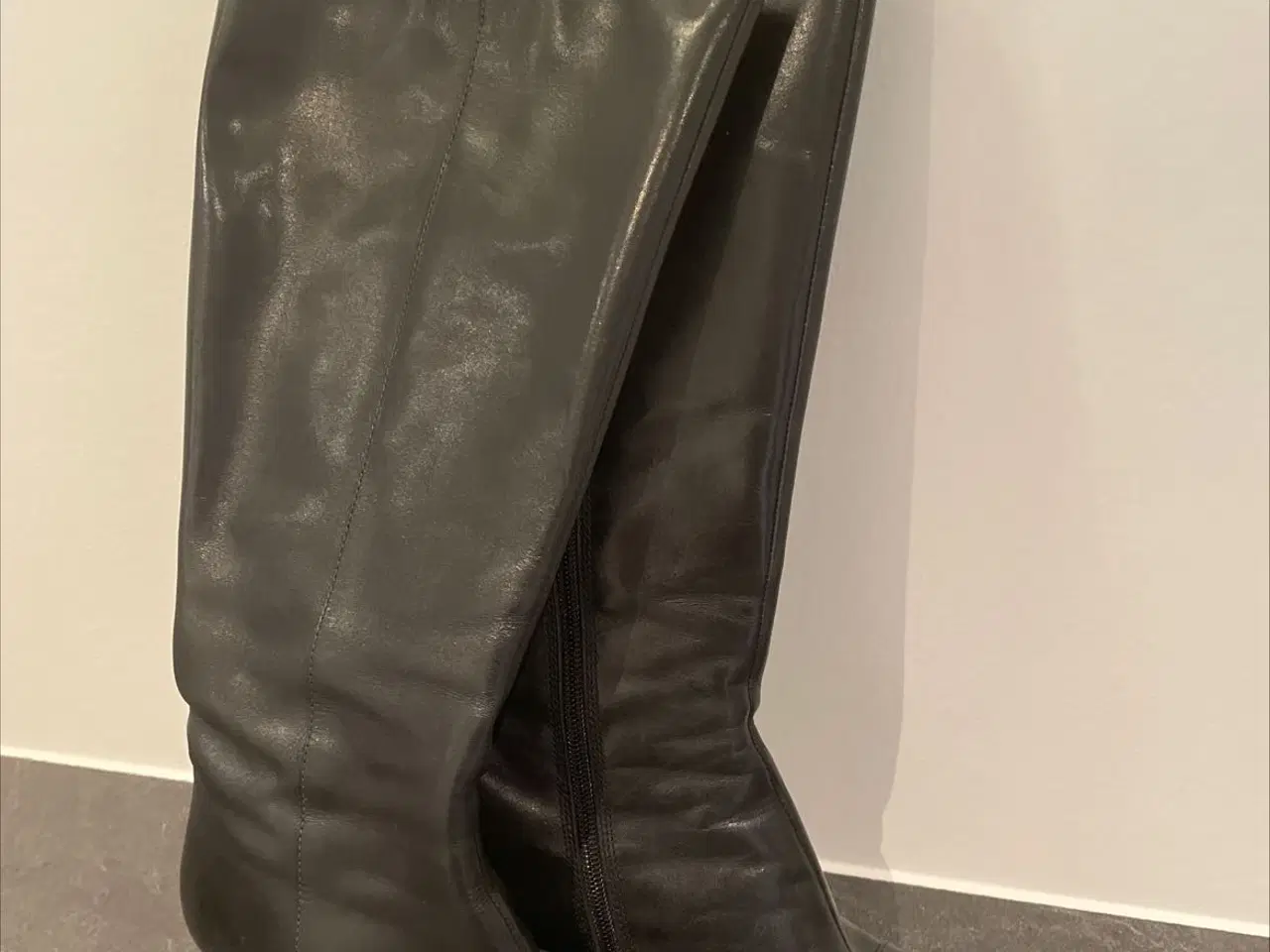 Billede 1 - Langskaftede ECCO støvler str 37 sælges