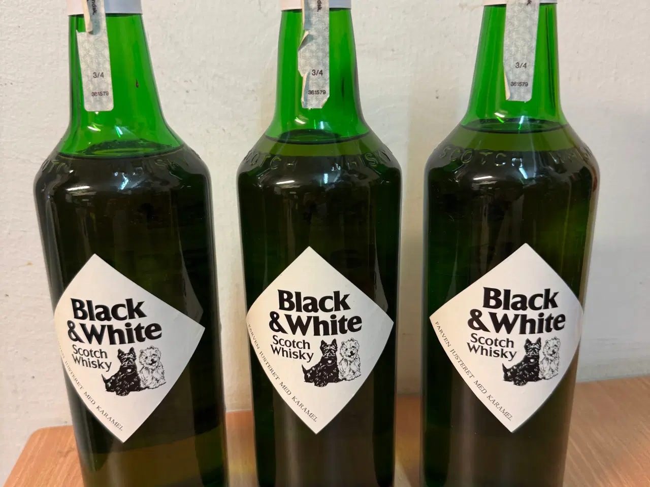Billede 3 - Black & White blended scotch whisky - 3 stk.