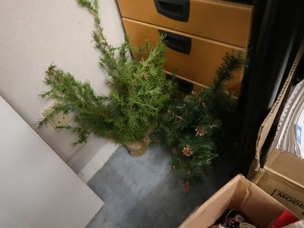 Billede 3 - Div. Julepynt samt kunstige planter