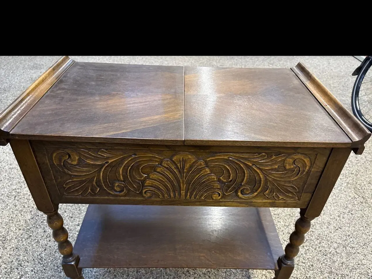 Billede 2 - Antikt sybord med udtræk