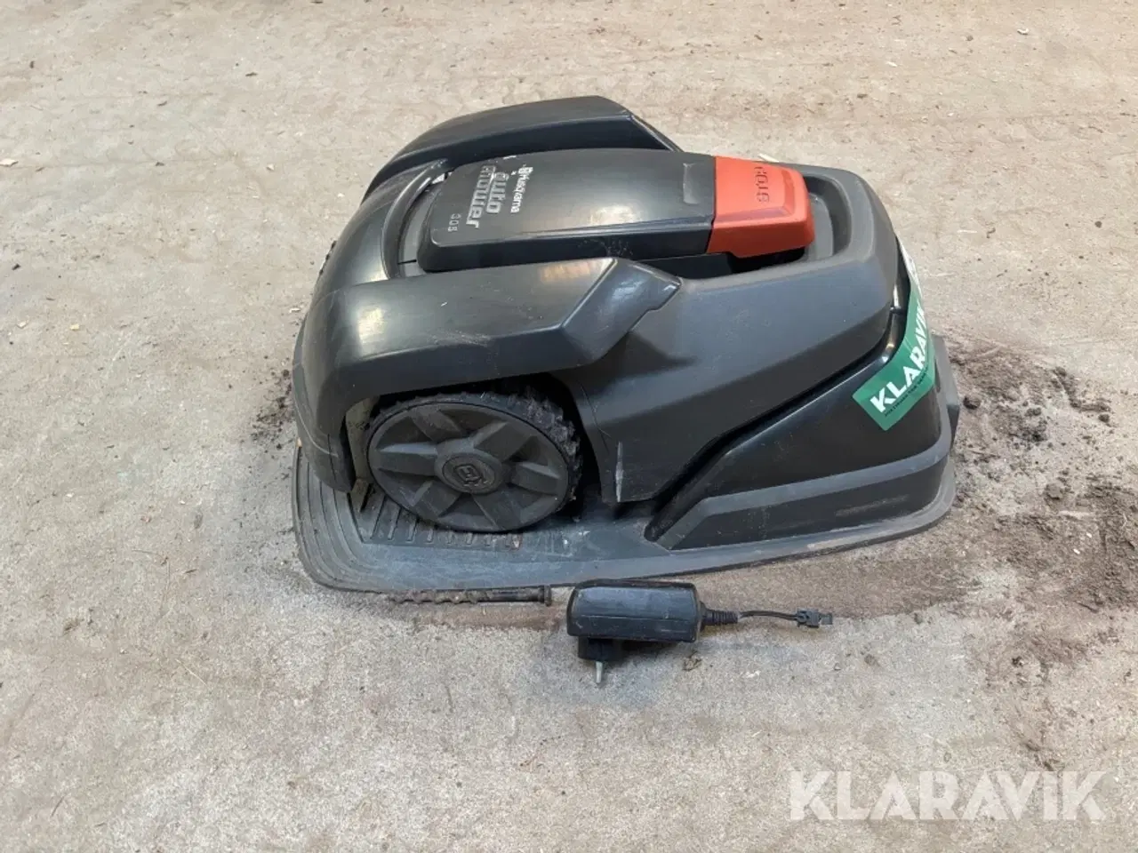 Billede 2 - Robot plæneklipper Husquarna 305 med ladeplade
