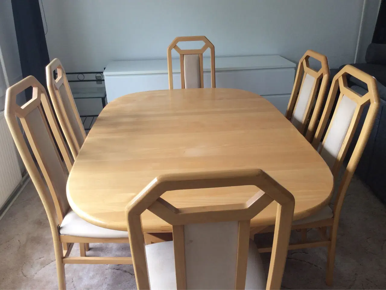 Billede 1 - Flot spisebord uden stole