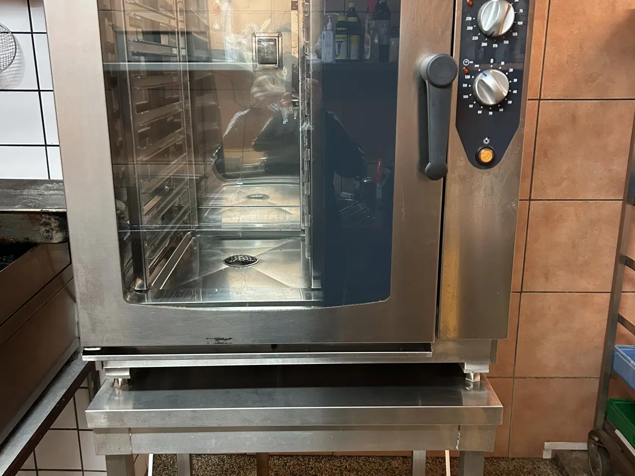 Billede 5 - Convektionsovn med dampfunktion og bord
