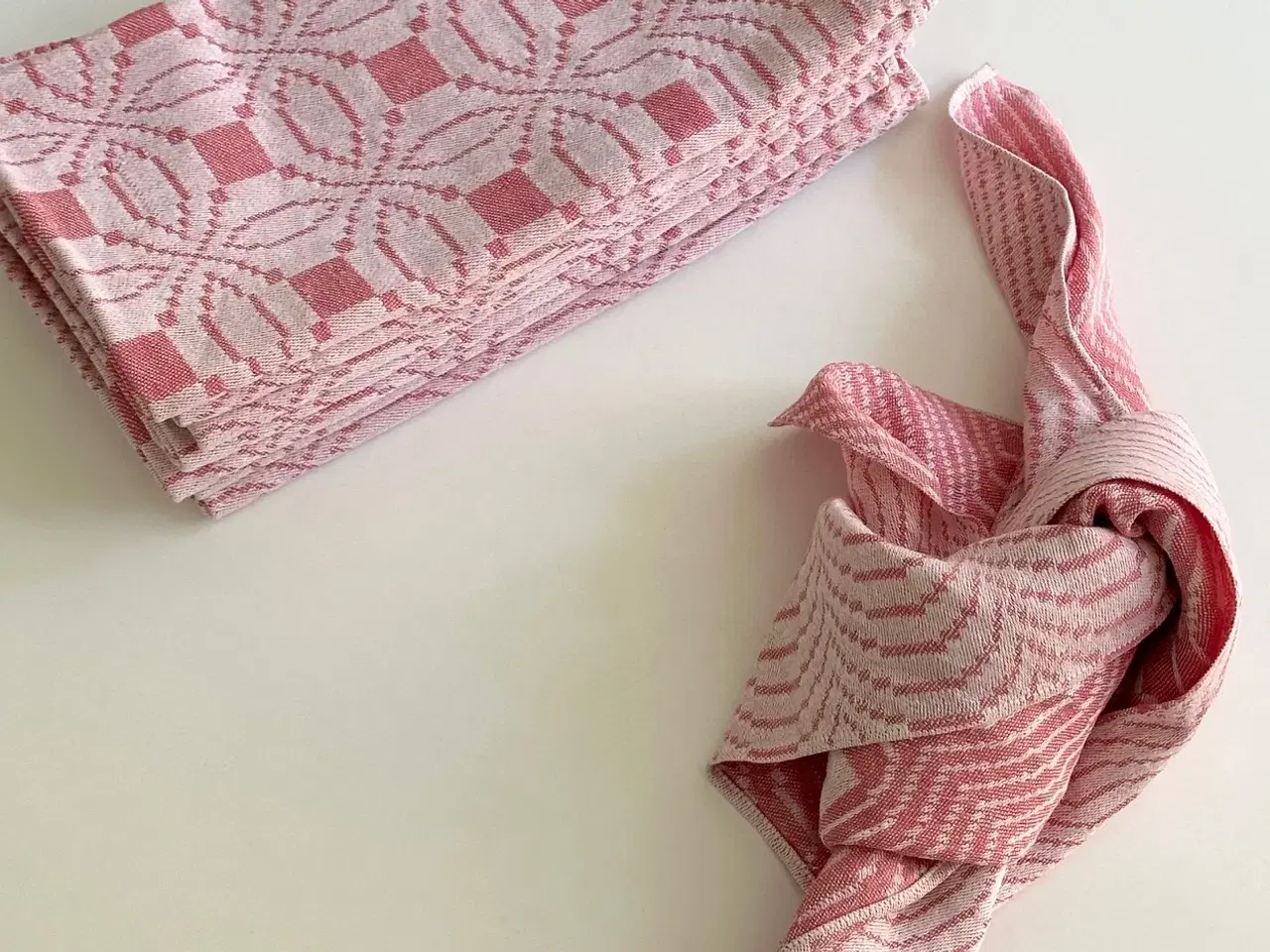 Billede 2 - Lyserøde stofservietter, 8 stk samlet
