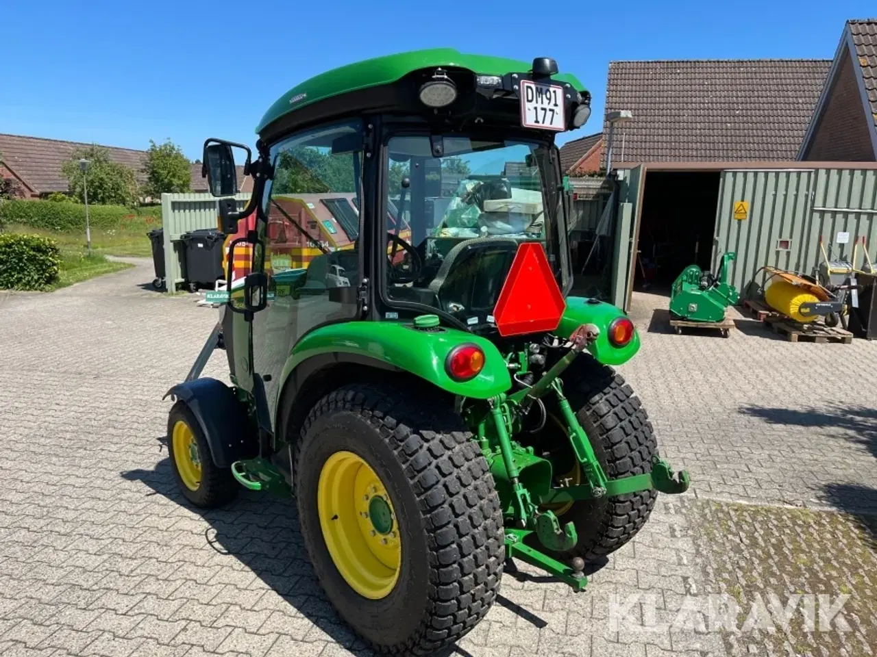 Billede 4 - Traktor John Deere 3046R kost/Dozerblad/spreder/kasse/bagkasse