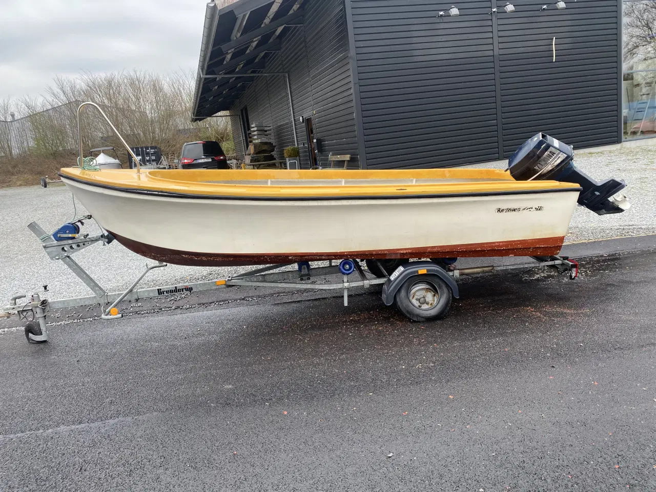 Billede 1 - Kegnæs 470HE med hyttefad.