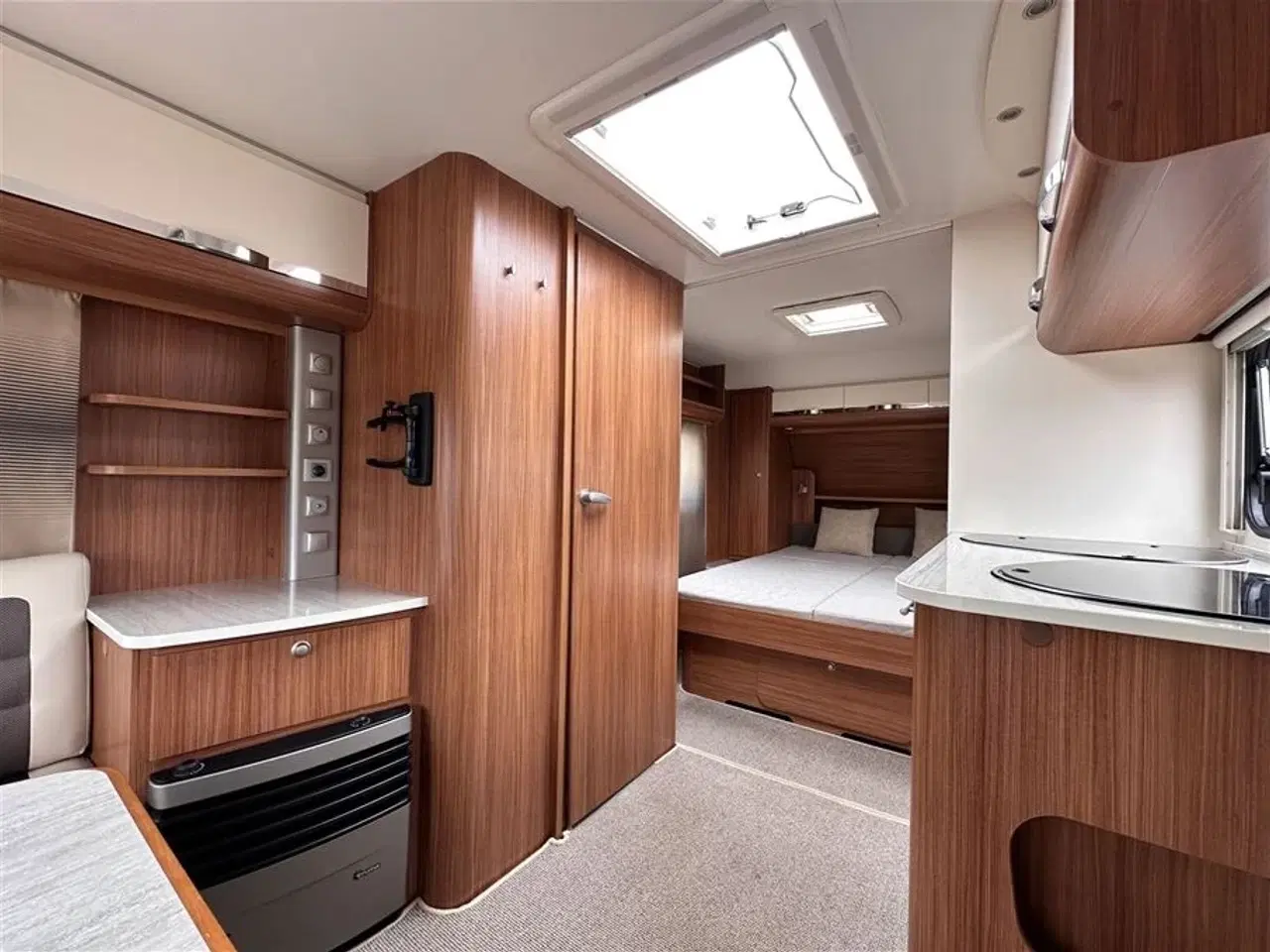Billede 4 - 2014 - Adria Adora 563 PU   Fritstående queen seng