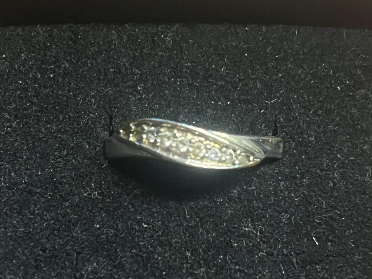 Billede 1 - 925 sterling sølv ring med diamant design