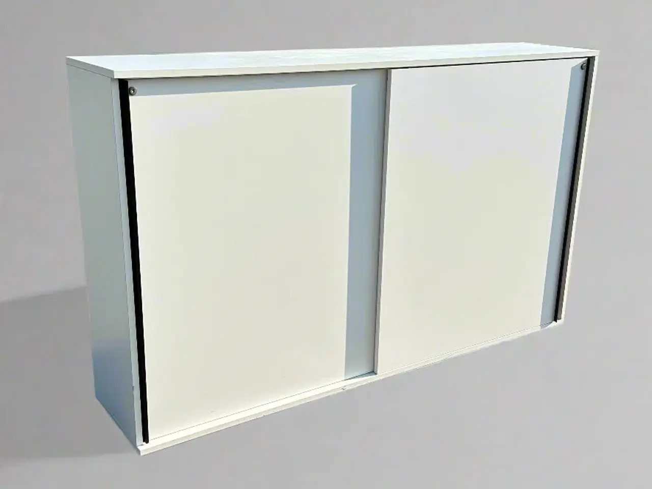 Billede 1 - Opbevaringsskab (m. Skydelåger)