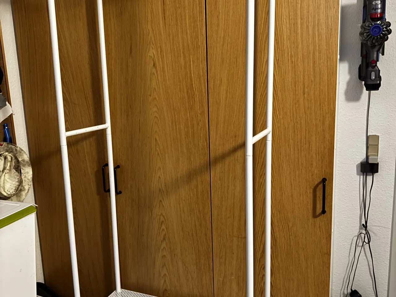 Billede 1 - Reol med garderobestang