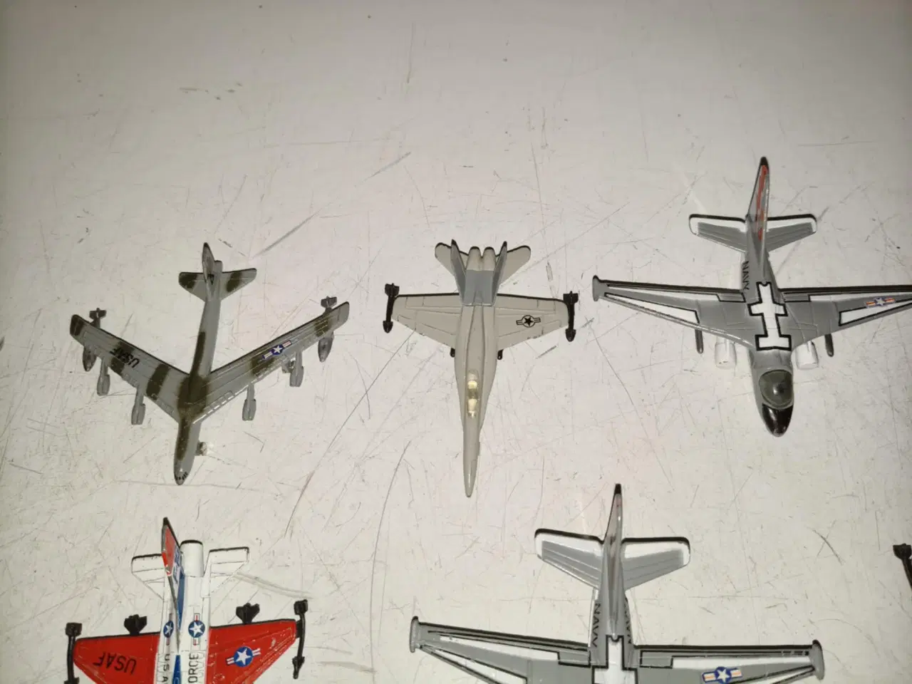 Billede 4 - 10 små metal fly og  1 helikopter 