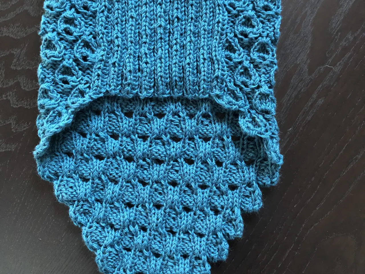 Billede 4 - Strikket halsedisse i nøddemønster 