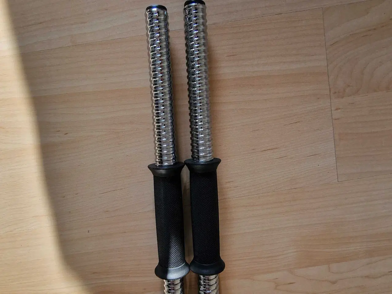 Billede 3 - Træningsbænk + 50 kg vægte sælges.