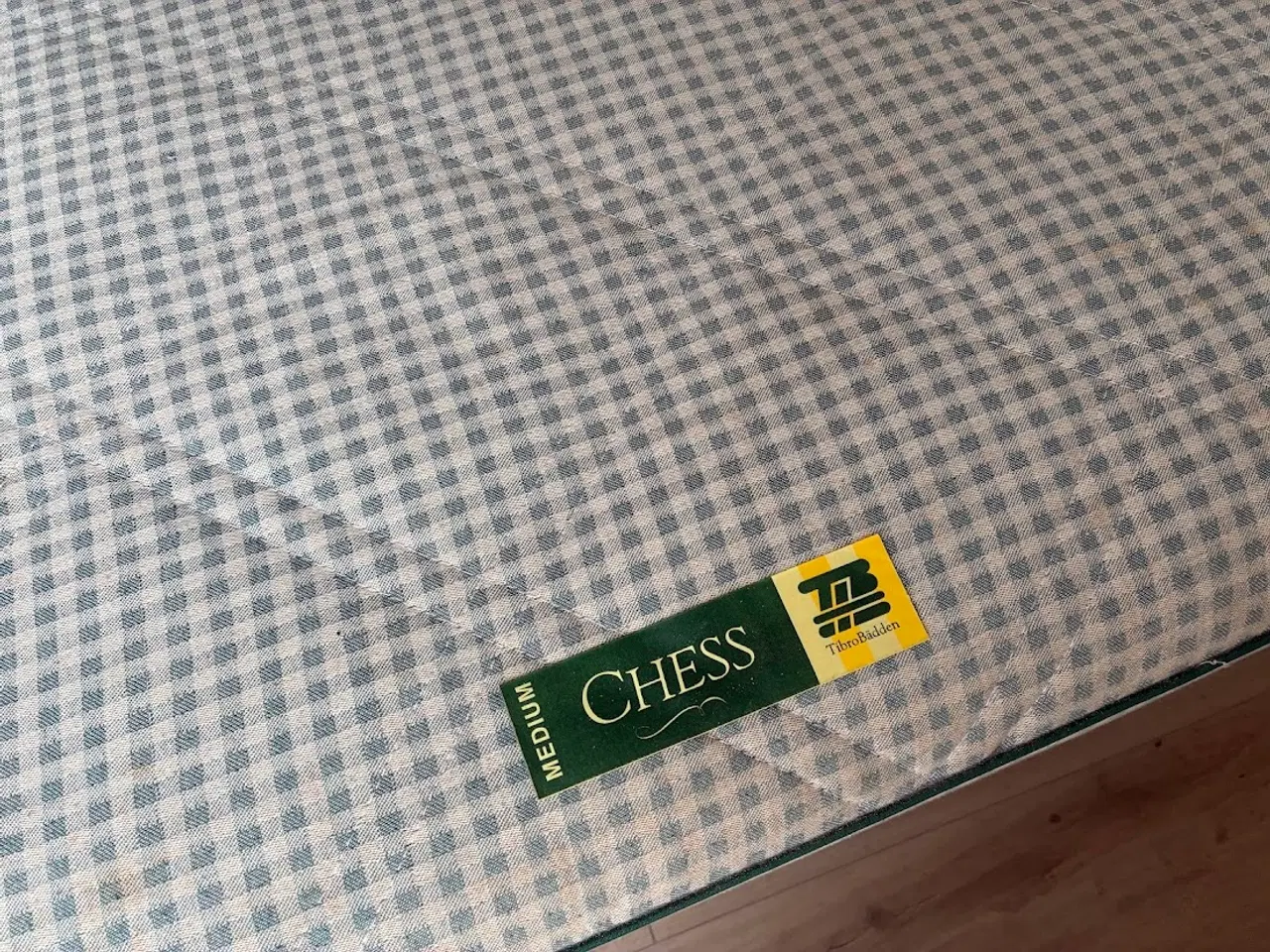 Billede 3 - En enkeltseng, Chess, 200 cm x 90 cm. KUN 249 kr.
