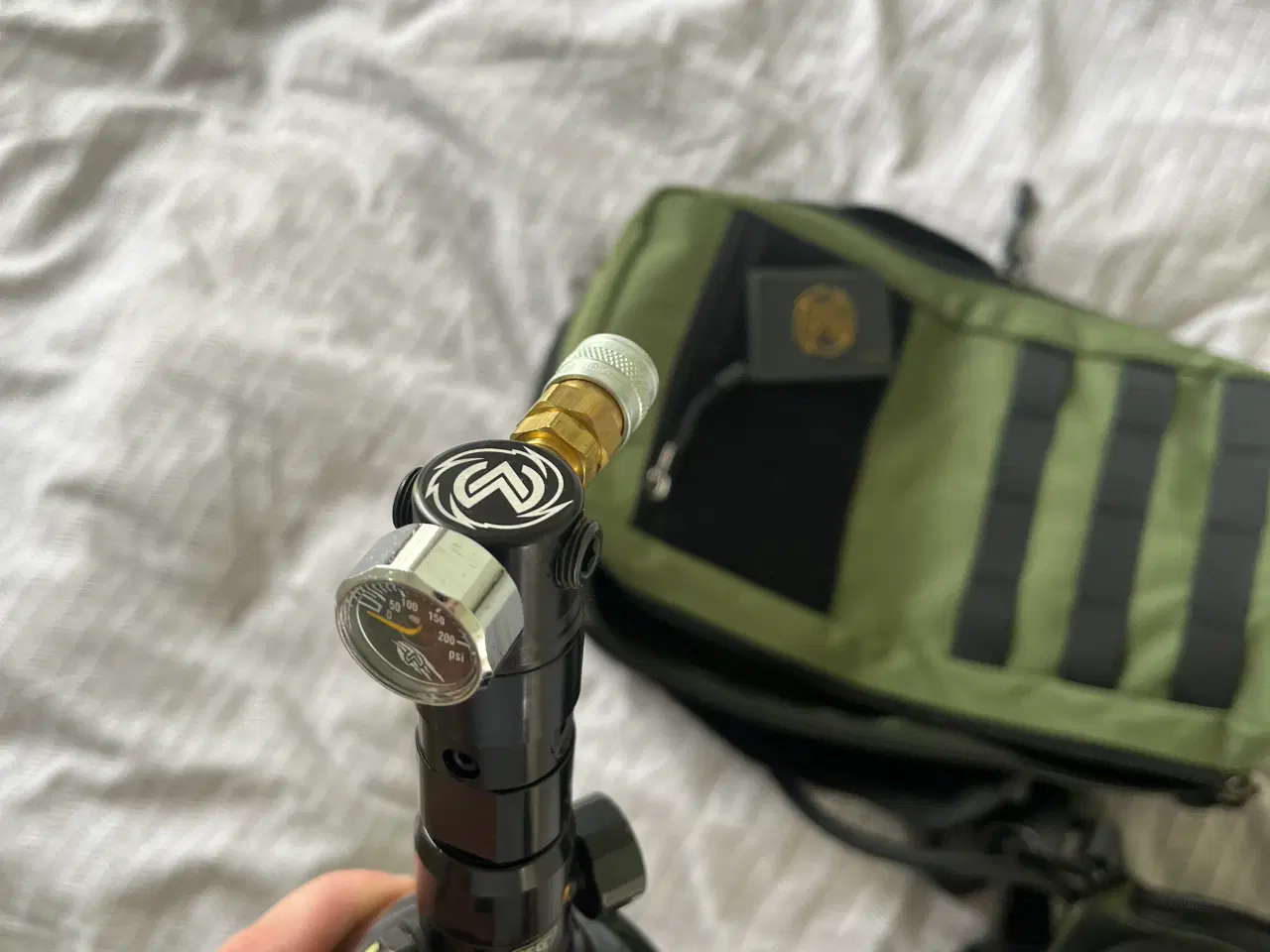 Billede 4 - Airsoft gas rygsæk inkl slange og regulator
