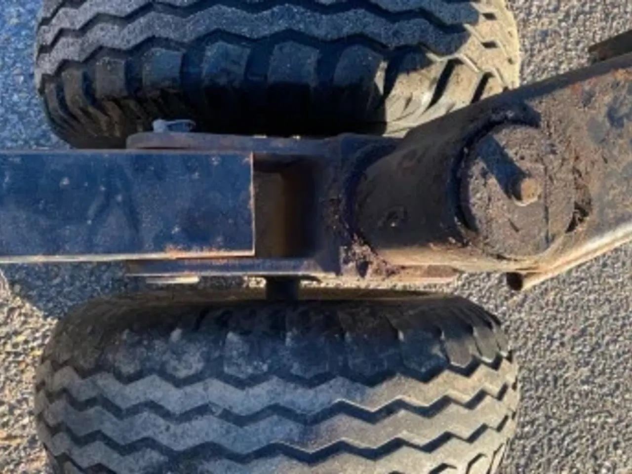 Billede 17 - New Holland Skærebordsvogn 35"