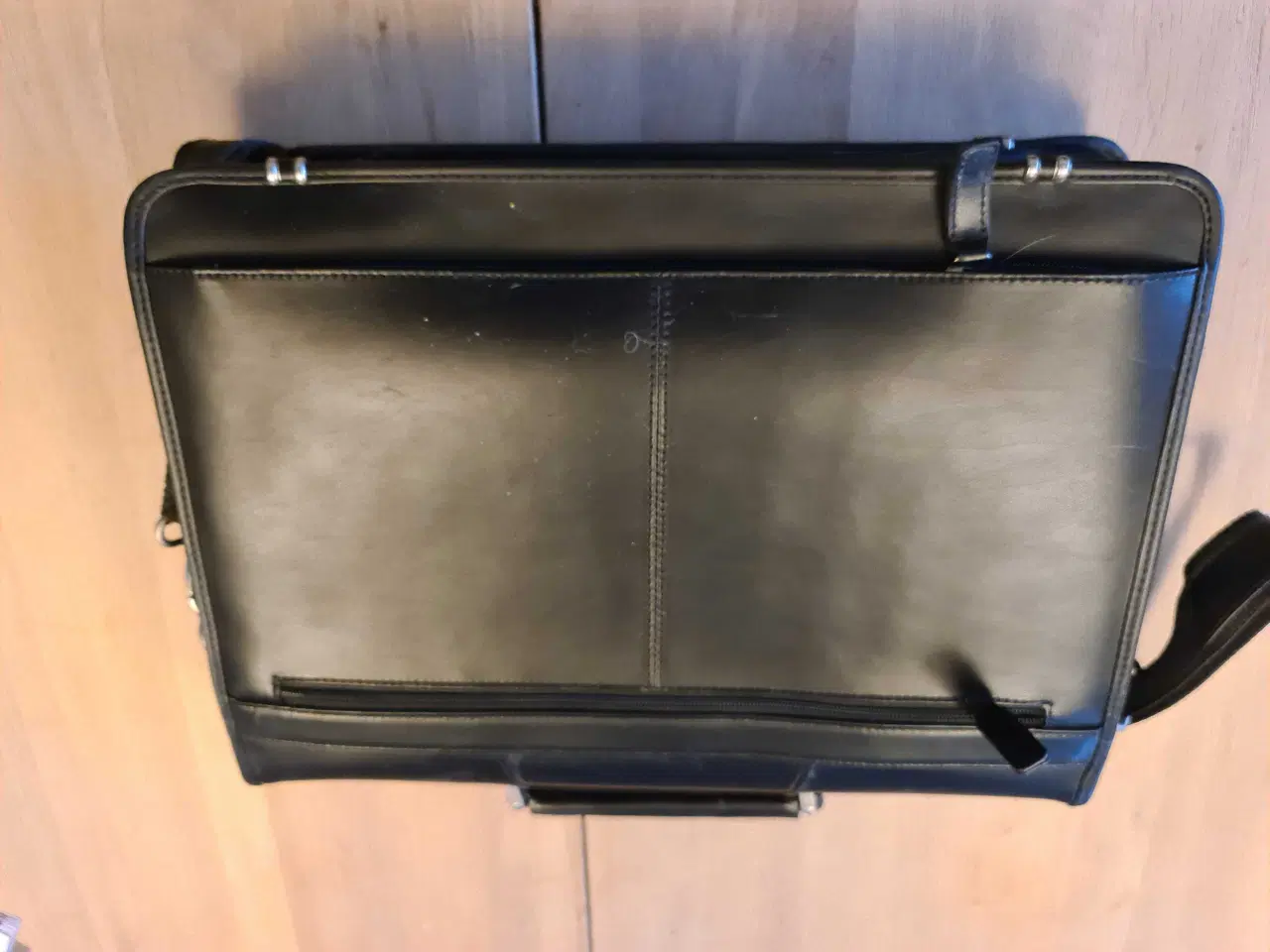 Billede 4 - Laptoptaske, sort som ny