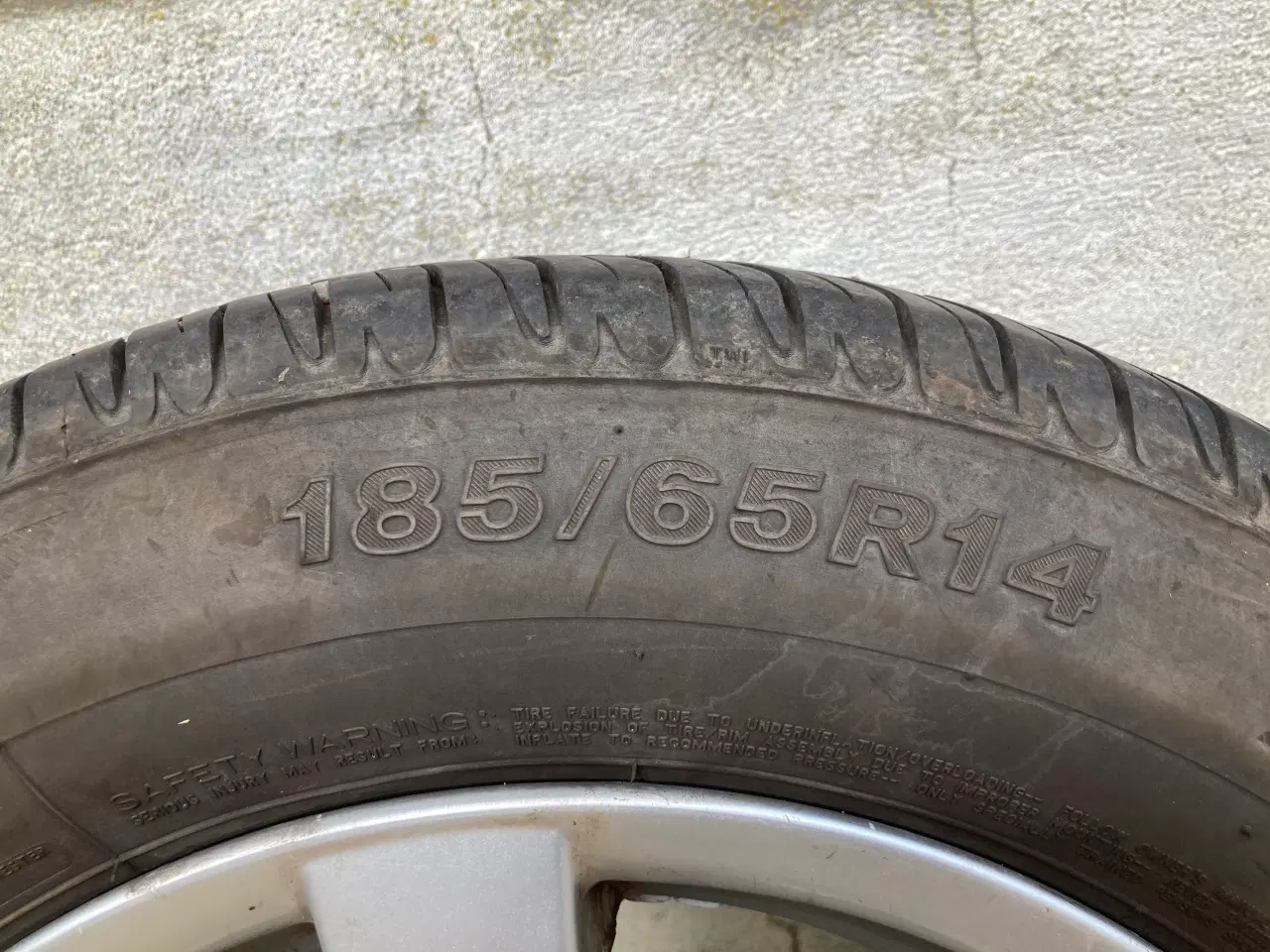 Billede 2 - Dæk 185/65R14 på alufælge til Hyundai Matrix 