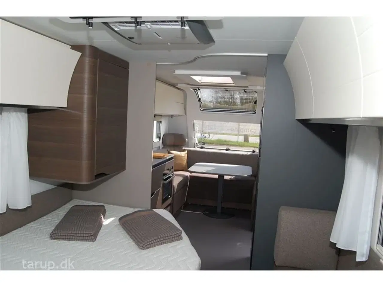 Billede 11 - 2023 - Adria Alpina 663 UK   Dobbeltsengs- og køjevogn, rundsidde-gruppe, ALDE varme, Truma Aircon. vandbåren gulv-varme,