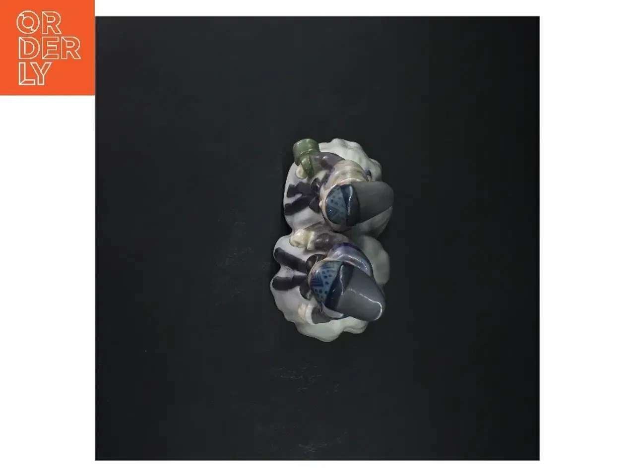 Billede 4 - To Amagerpiger, Royal Copenhagen figur 1316 (str. 19x17 cm) fra Royal Copenhagen