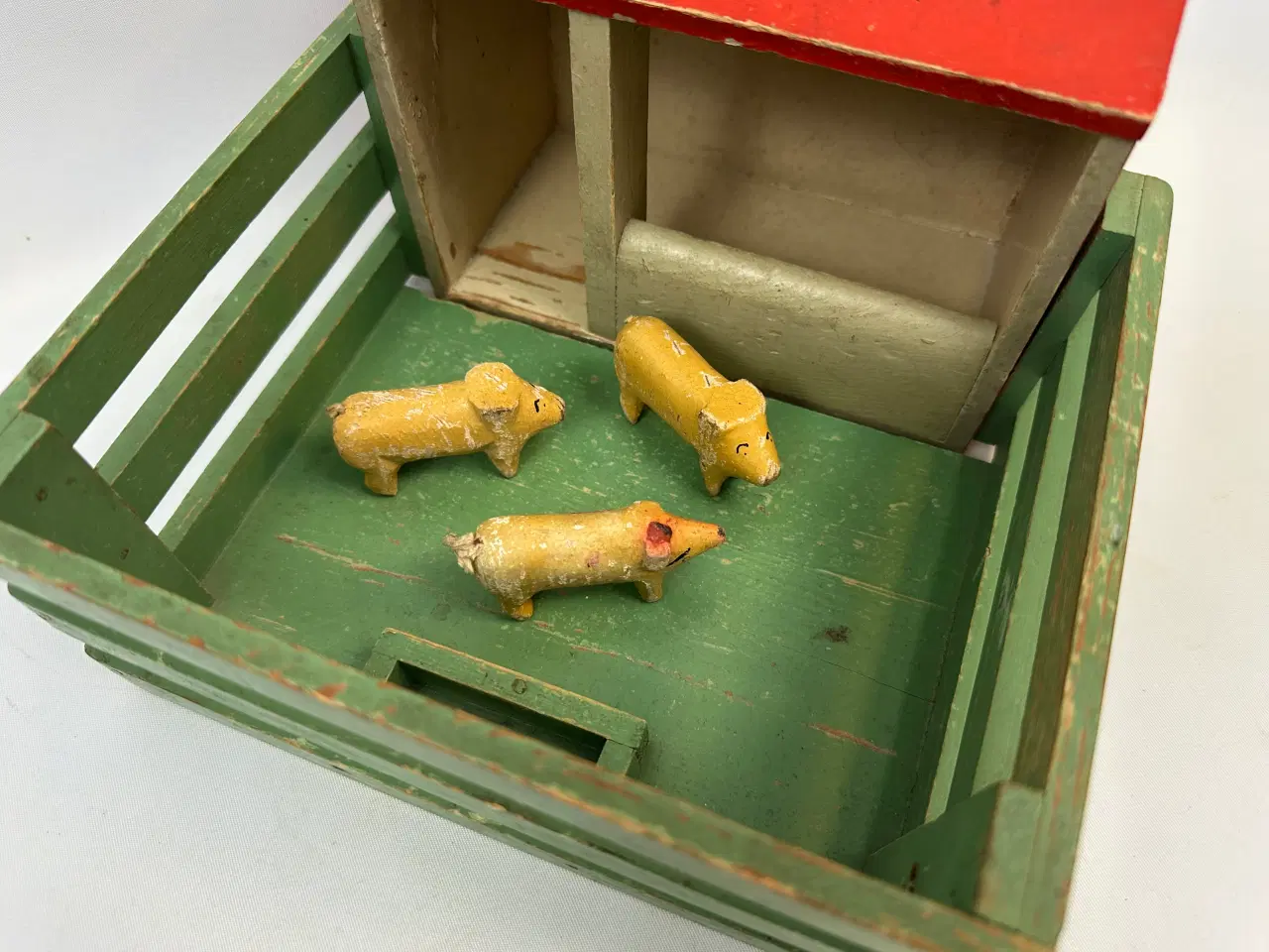 Billede 3 - Ældre grisestald m. grise (Fængselslegetøj)