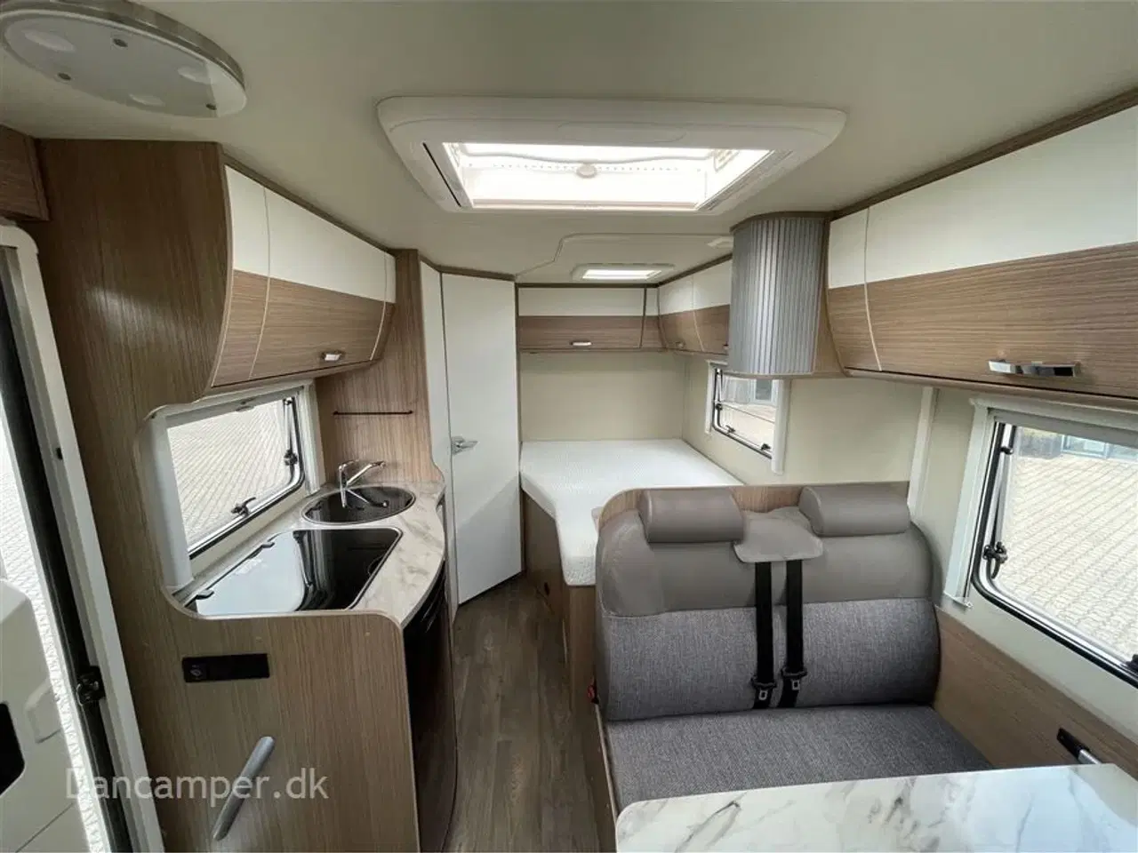 Billede 9 - 2018 - Carado T 135   Pæn og velholdt camper. Fransk seng, solceller.