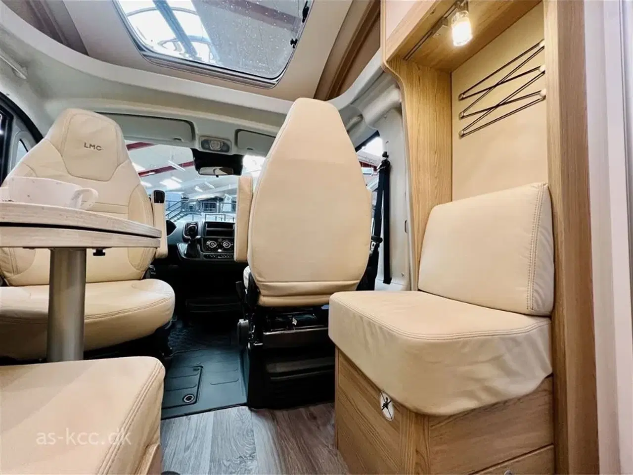 Billede 14 - 2025 - LMC Cruiser V646 LMC Cruiser V646 70års jubilæums med 2 enkelt senge og Automatgear.