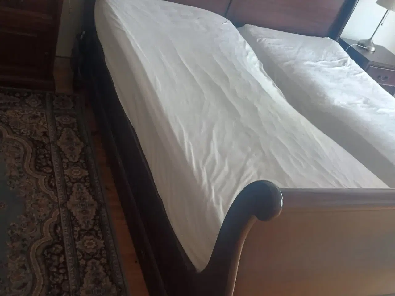 Billede 3 - KVALITETSSENG FRA ILVA MED ELEVATION SAMT NATBORD 