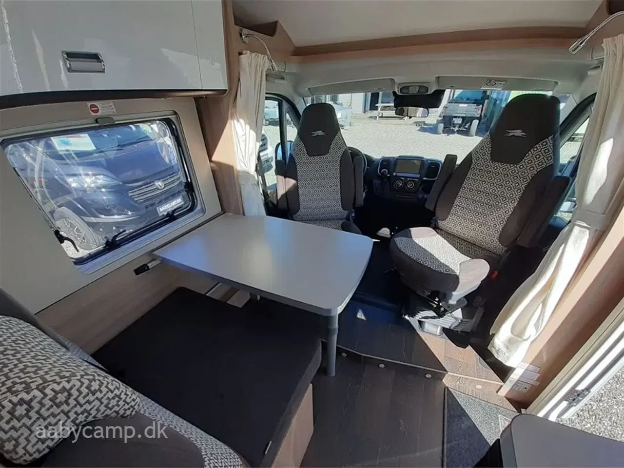 Billede 8 - 2022 - Laika Kosmo Compact 9   Slank og smidig model, perfekt til snoede kystveje. Automatgear.