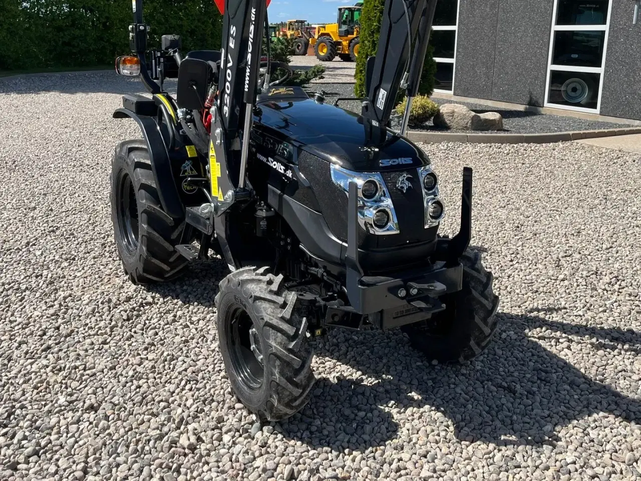 Billede 22 - Solis S26 6+2 gearmaskine Limited Edition i sort med brede hjul og Fuldhydraulisk frontlæsser