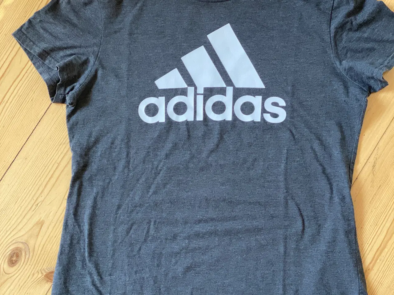 Billede 1 - Adidas T-shirt str. L