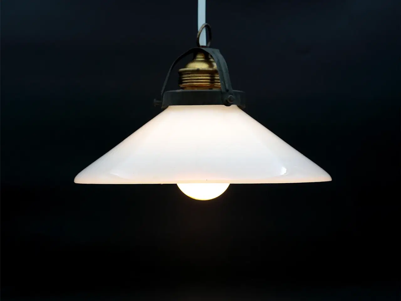 Billede 4 - Skomagerlampe i opalglas – dansk design 1940–50