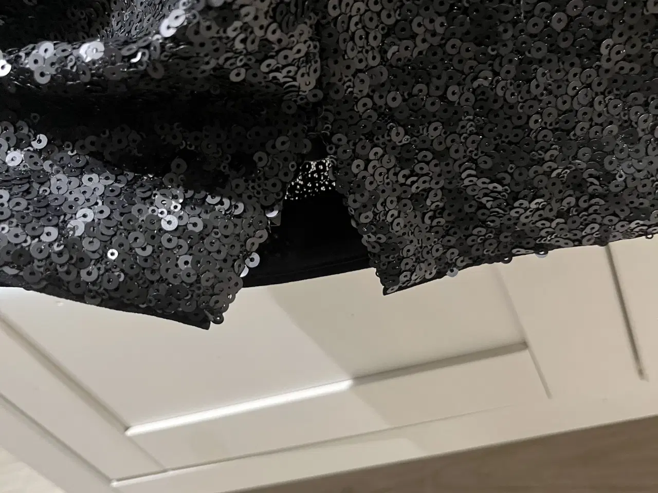 Billede 5 - Smuk Festkjole/pallietkjole str. 34