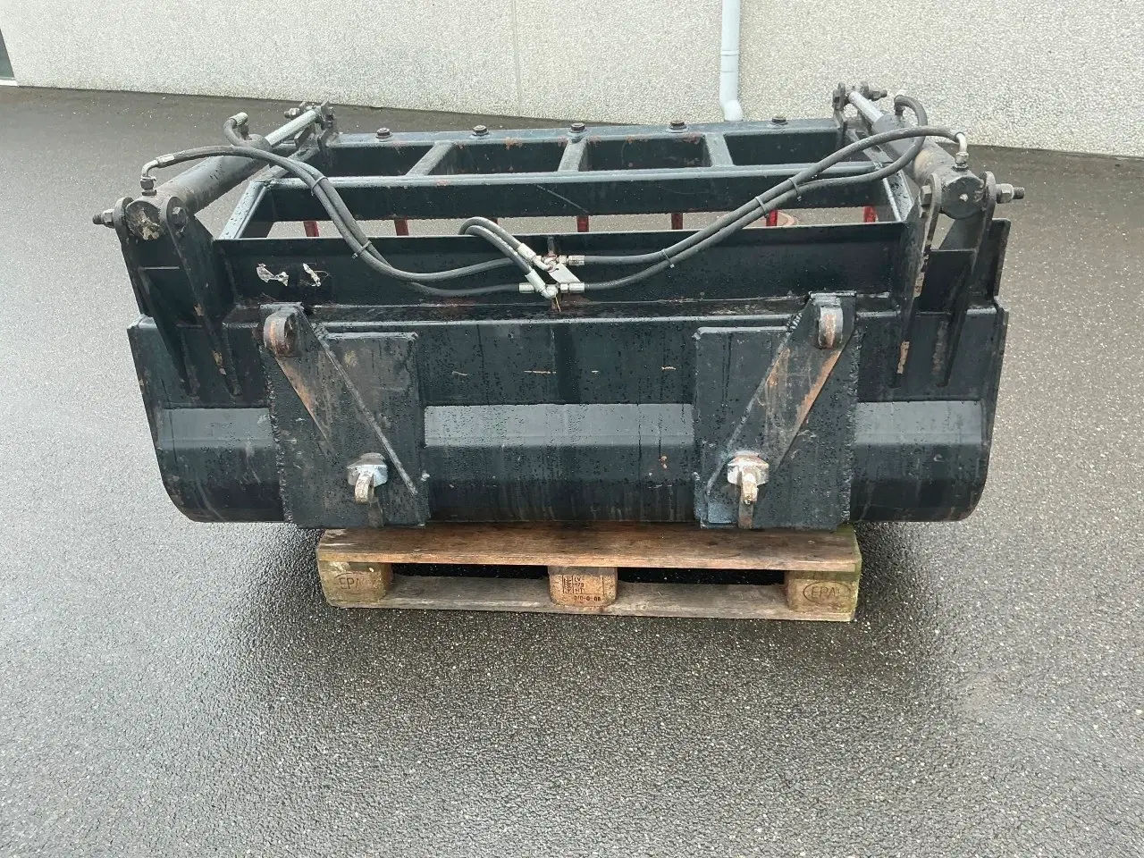 Billede 1 - - - - SKOVL M.OVERFALD